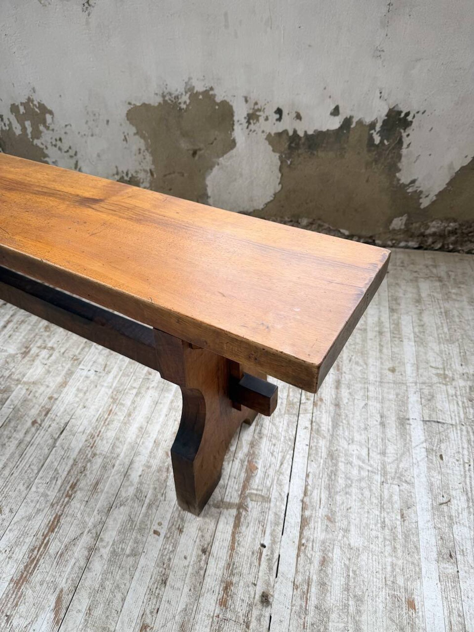 Paire de bancs noyer 1900
