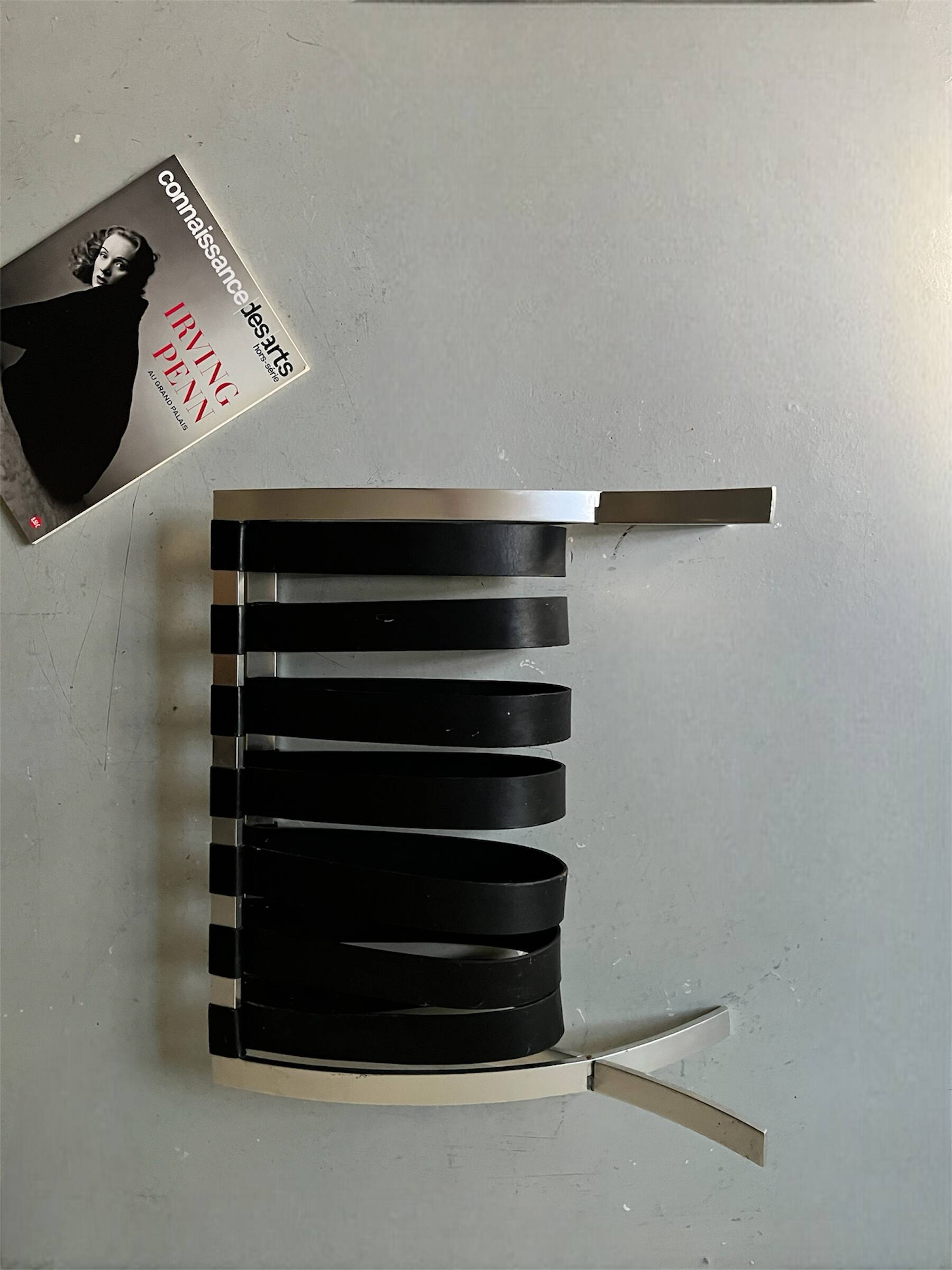 Large Barcelona magazine rack in chrome and leather straps, design circa 1970