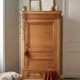Petite armoire parisienne "bonnetière"