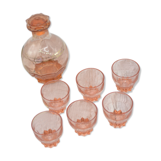 Vintage pink decanter with its 6 glasses