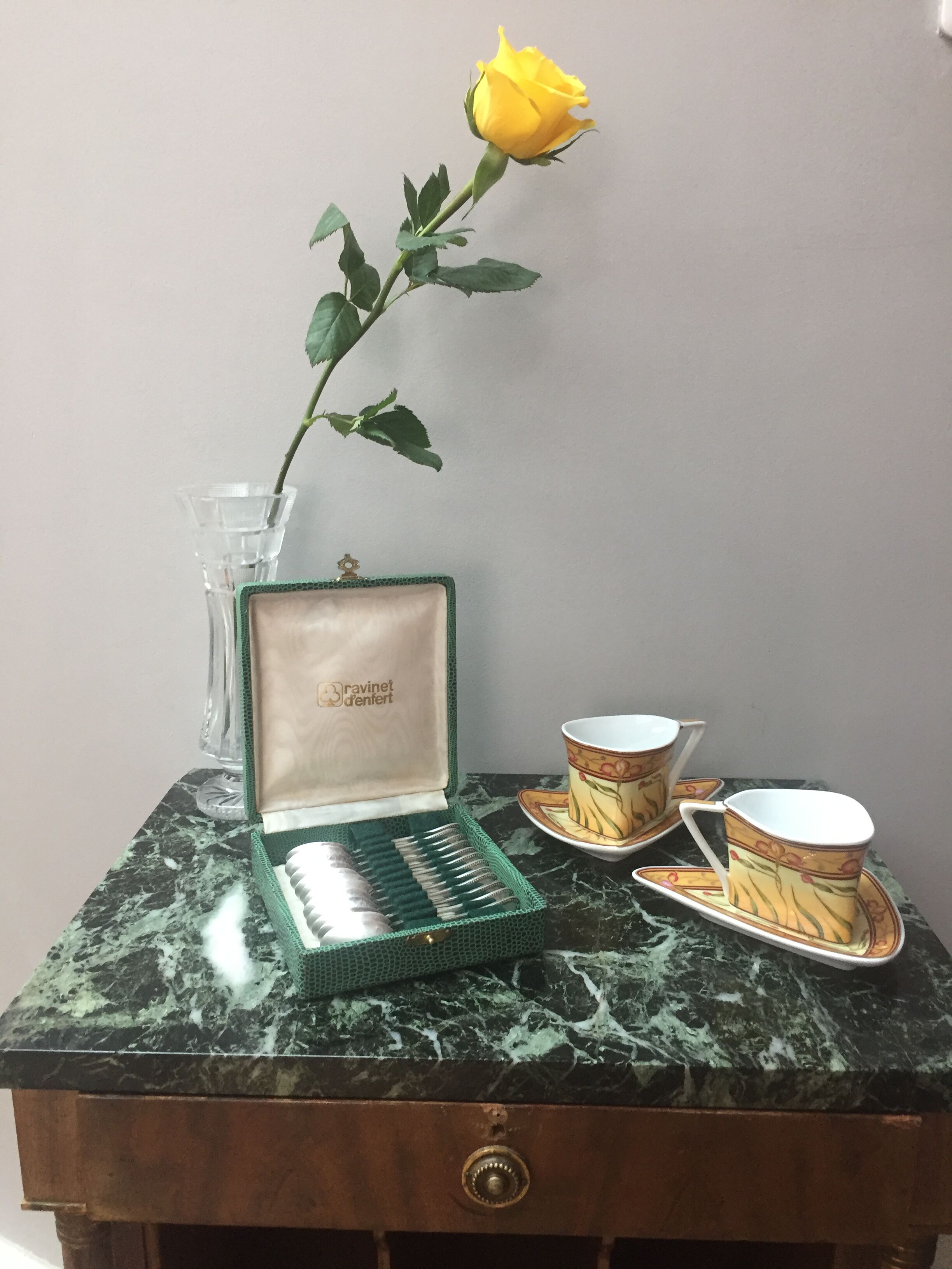 Set de 12 cuillères argentées Ravinet d'enfert -décor coquille - écrin