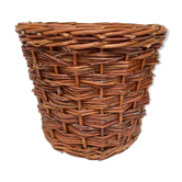 Woven wicker planter