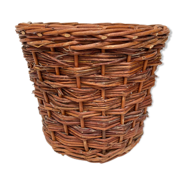 Woven wicker planter