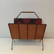Magazine rack in black lacquered metal, leather and checkered fabric