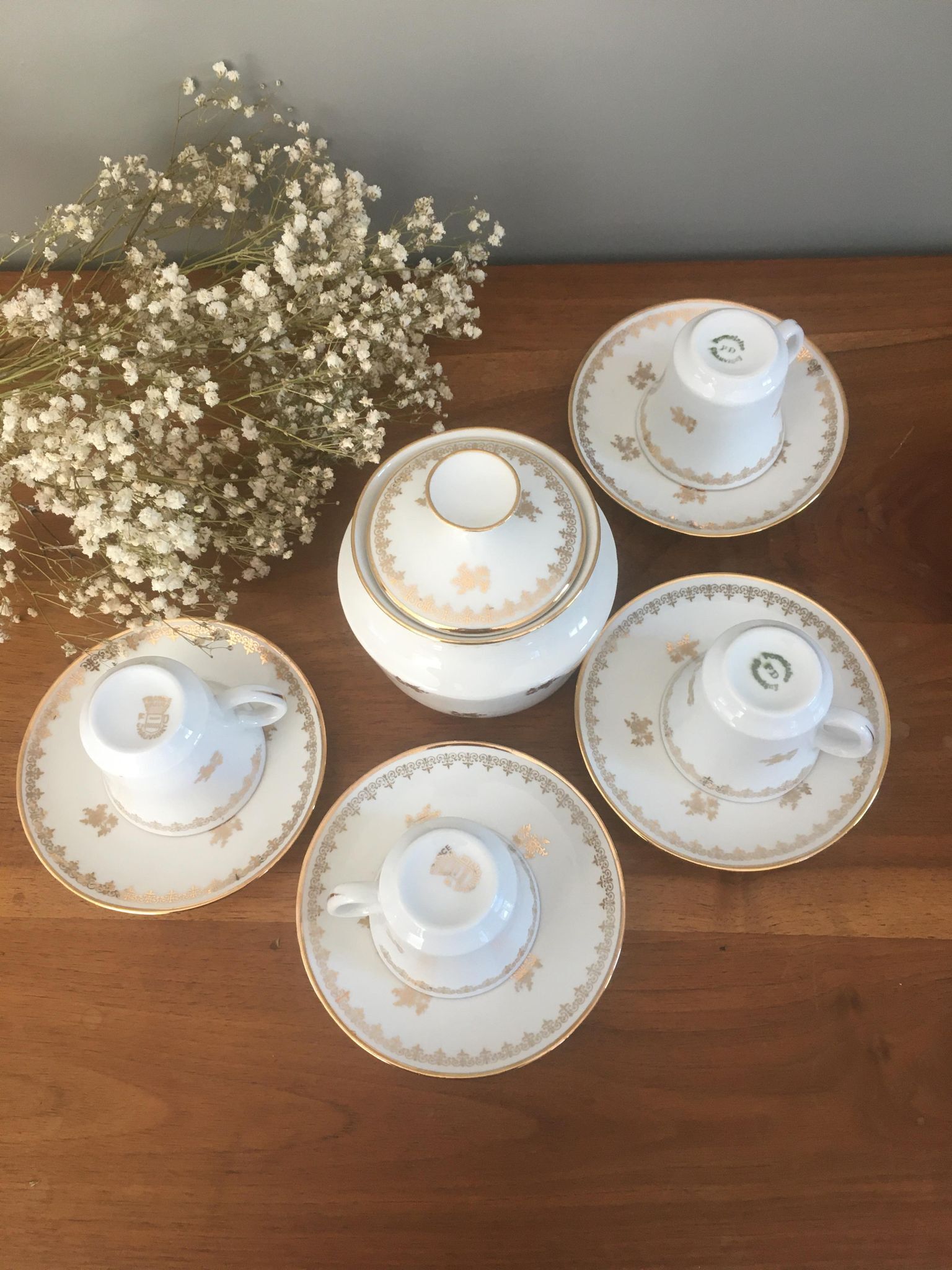 Coffee service in antique porcelain