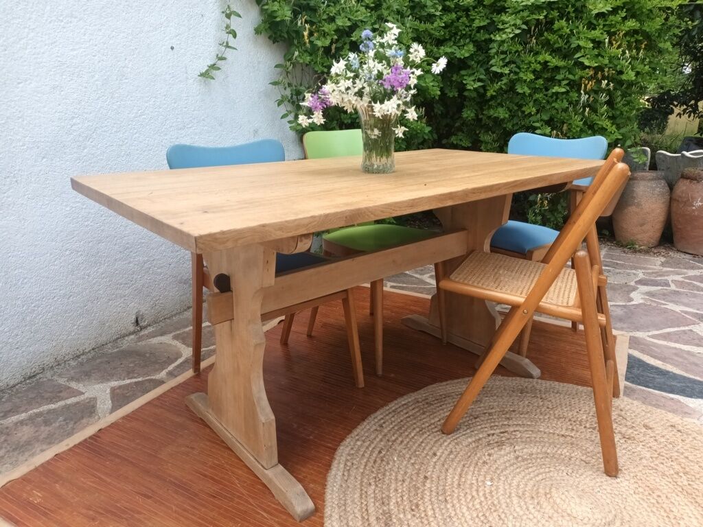 Farm table