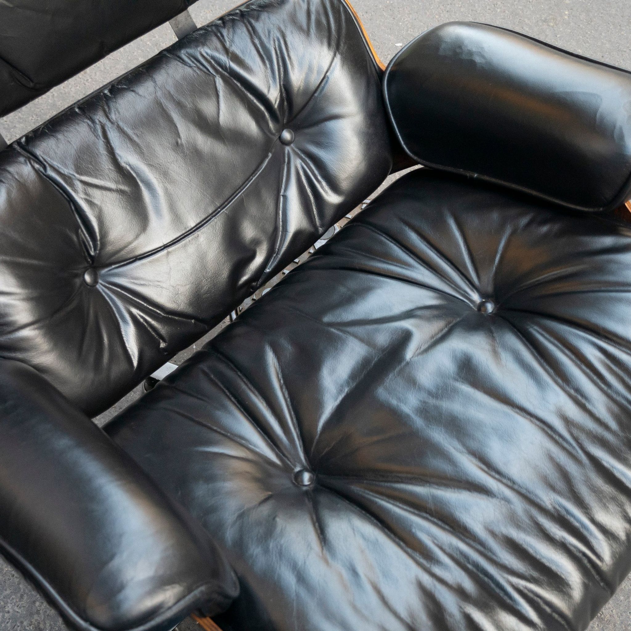 Lounge Chair and ottoman armchair by Charles & Ray Eames - Herman Miller 1976