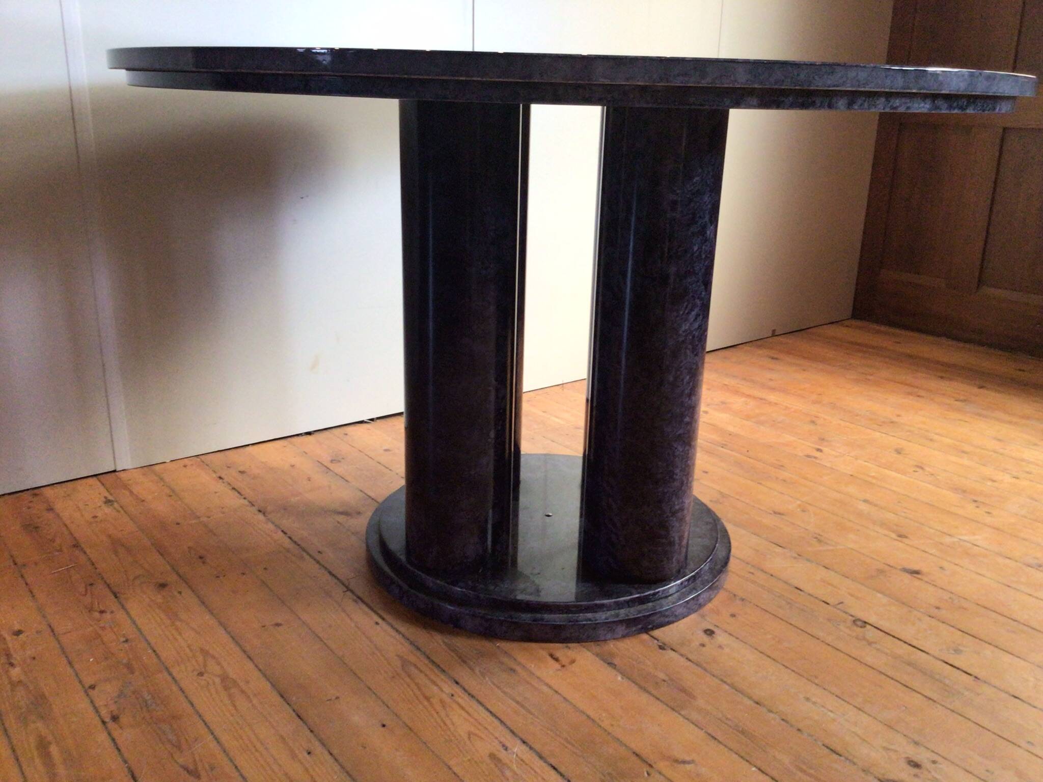 table à manger en faux marbre