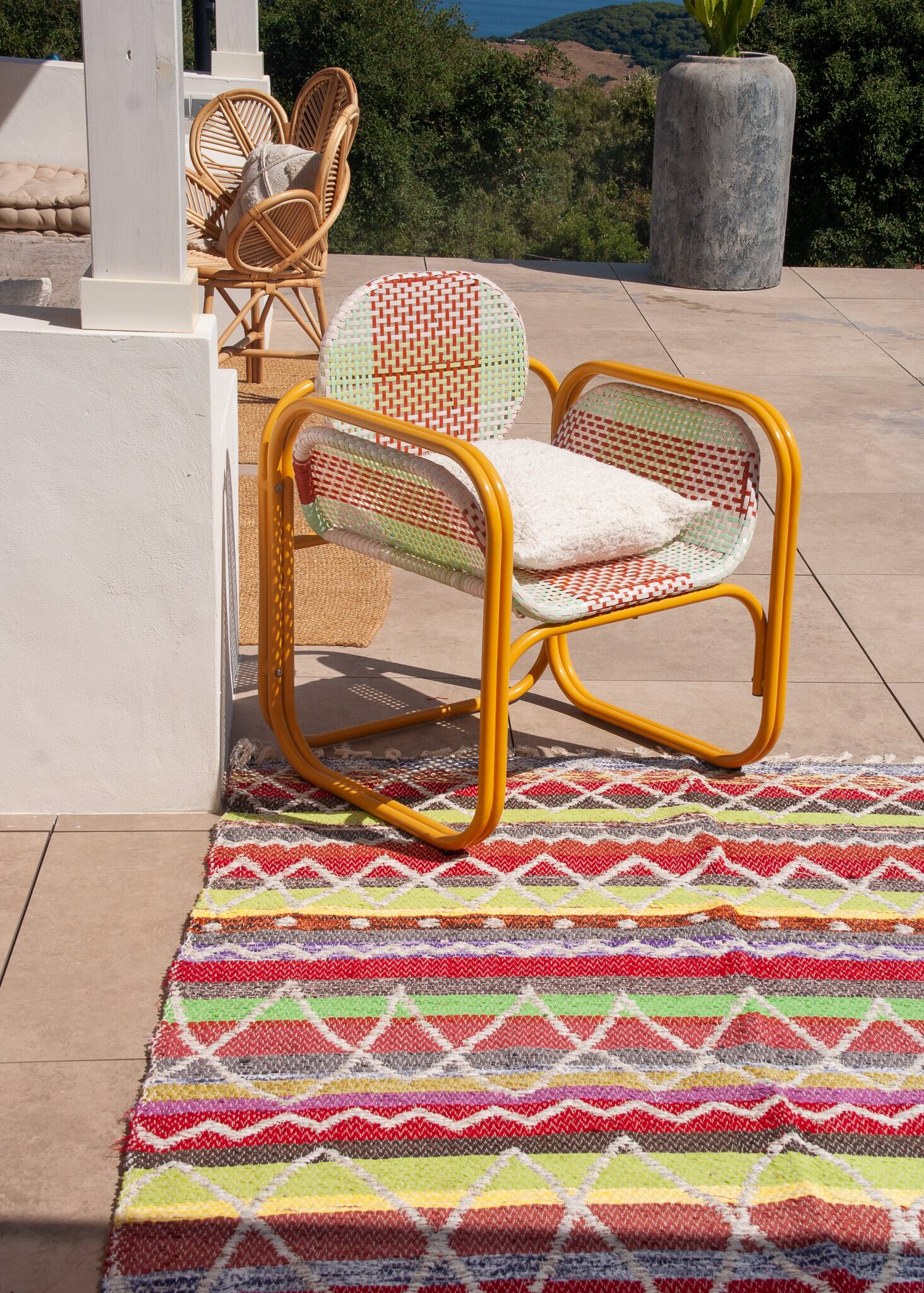 Reversible handmade rug made from recycled cotton
