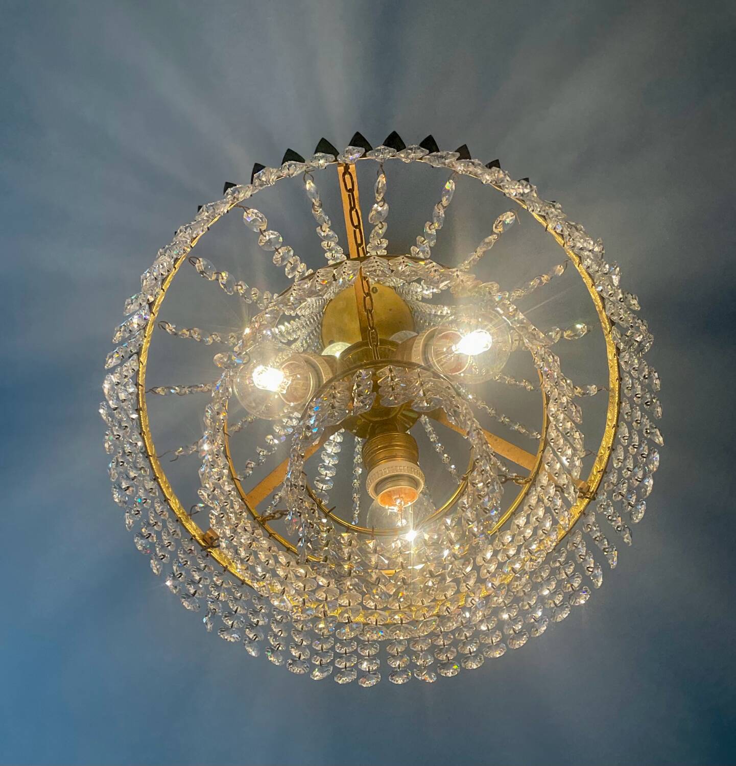 Hot air balloon chandelier in brass and crystal pendants