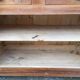 Buffet vintage parisien en bois de peuplier à 2 portes et 2 tiroirs.