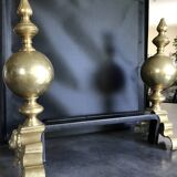 Paire de chenets en laiton et fonte, décor de marmousets, style louis xiv