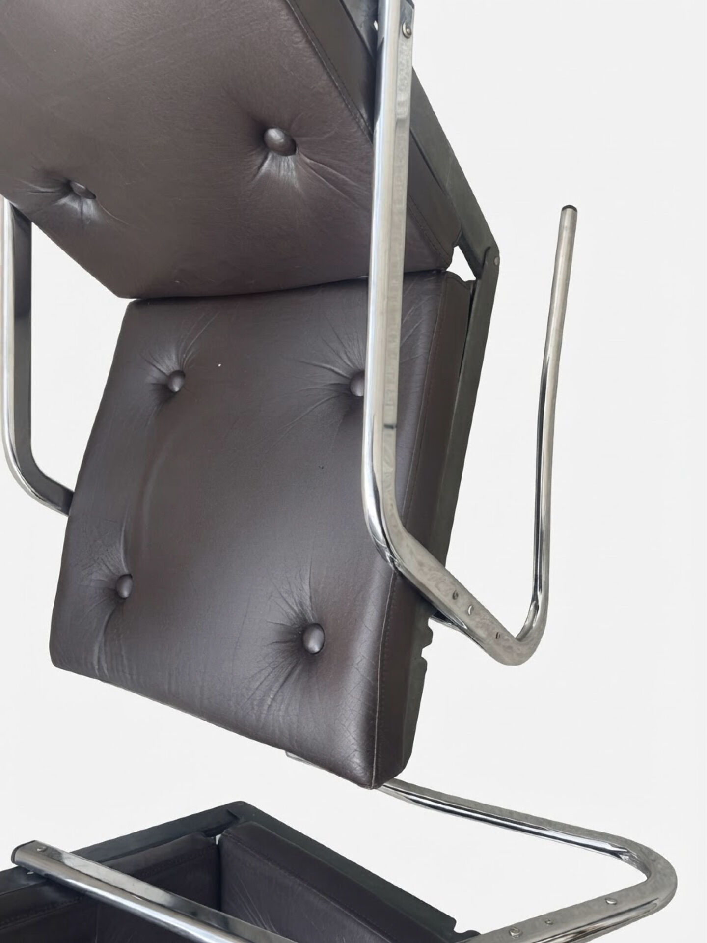 2 cantilever chairs with tubular chrome structure by Pierson of Fra