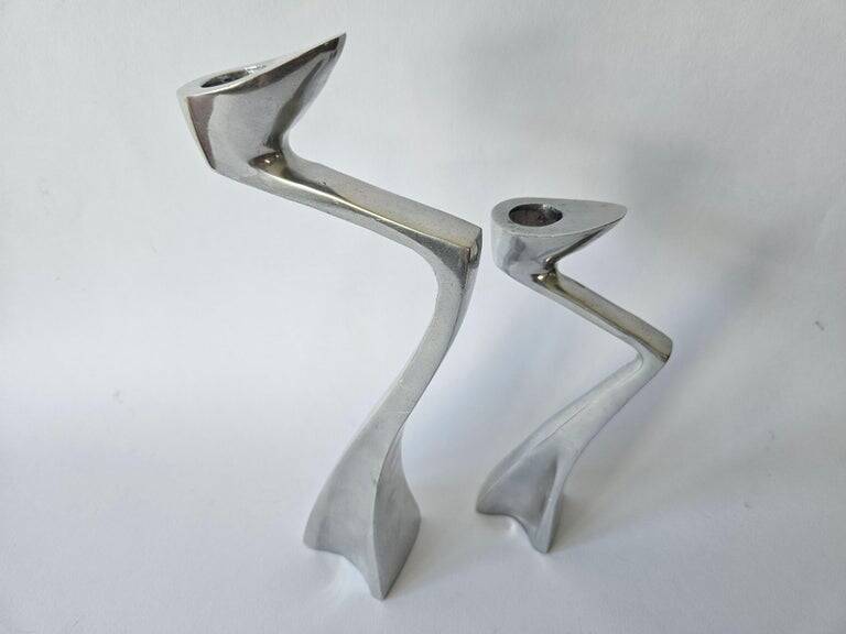 Paire de bougeoirs "Swan" par Matthew Hilton, Angleterre, années 1980