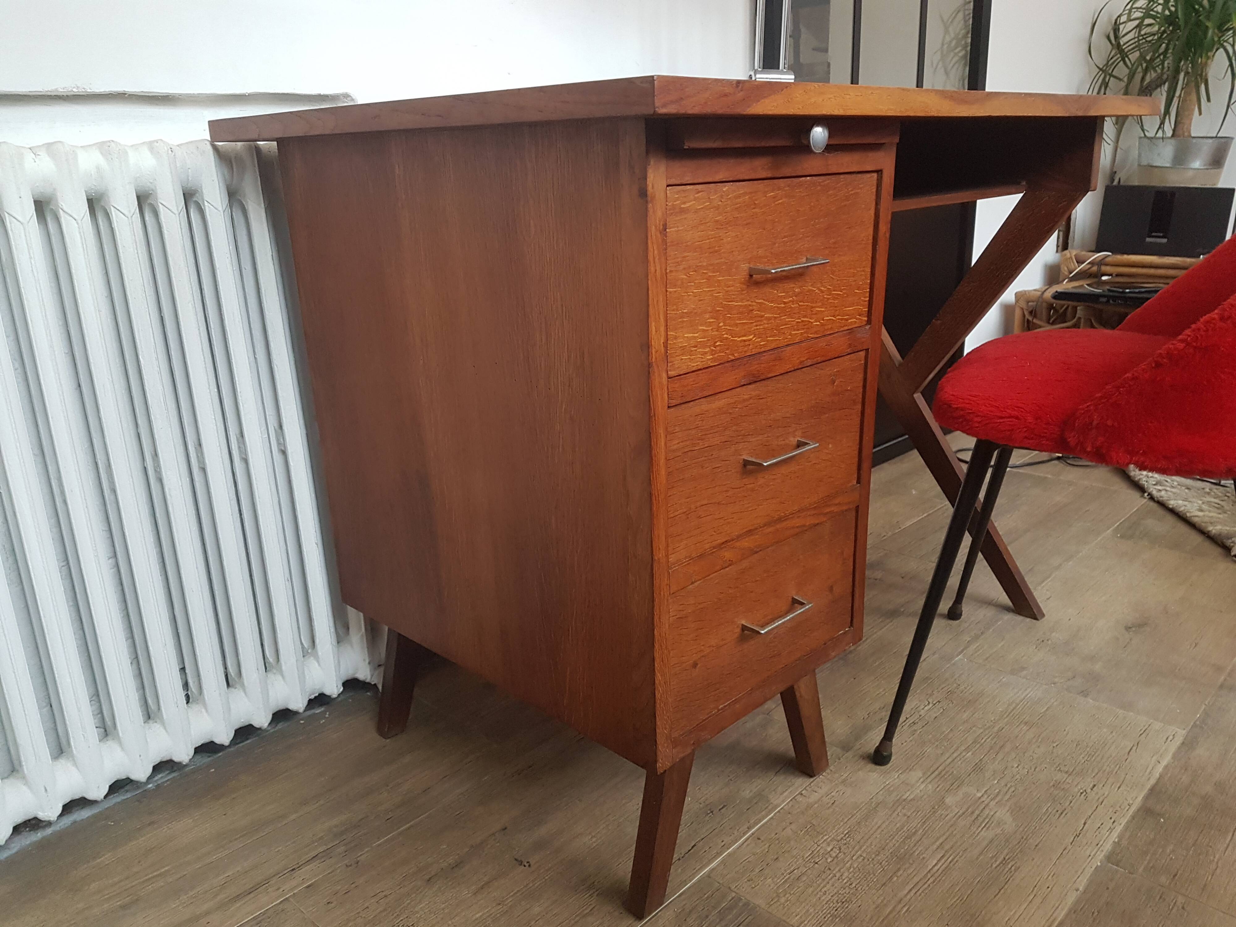Bureau scandinave pieds compas