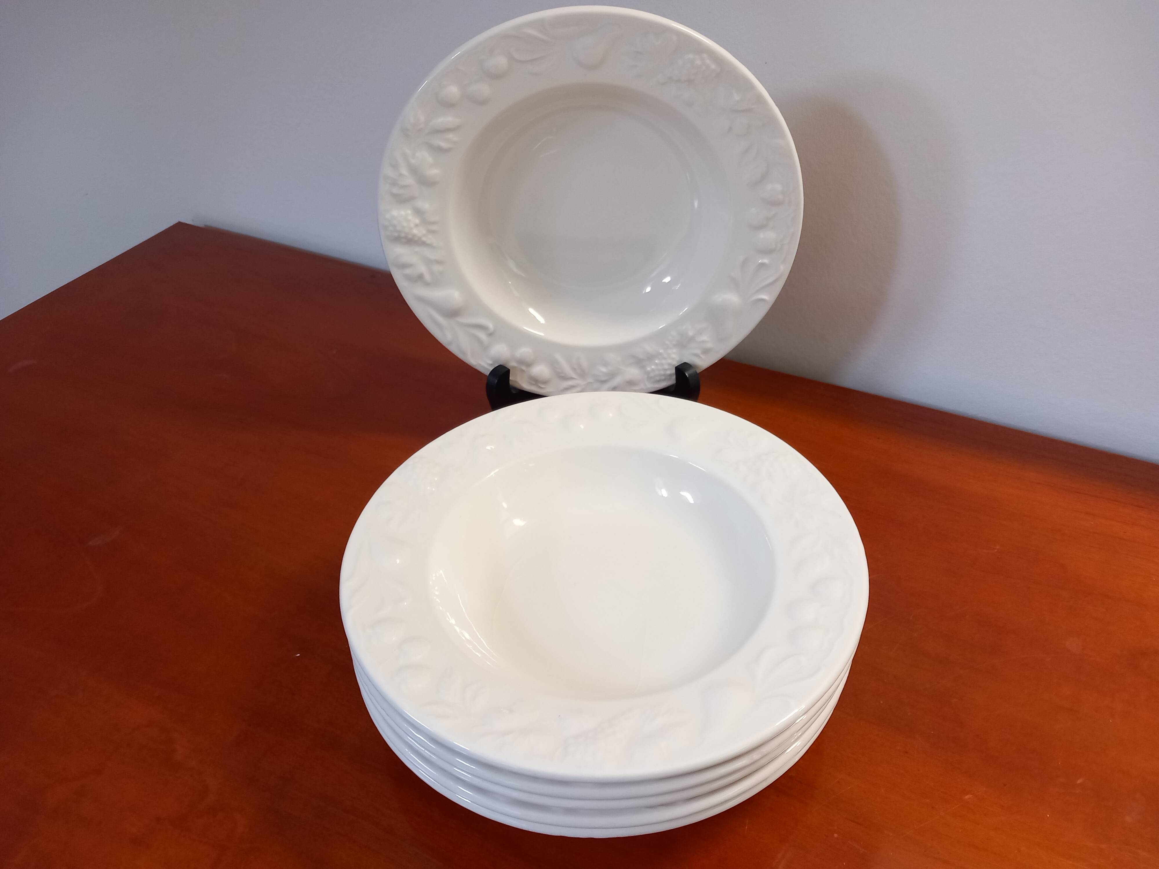 Set of 6 white ceramic deep plates made in Italy.