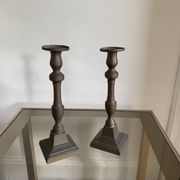 Paire de bougeoirs en laiton