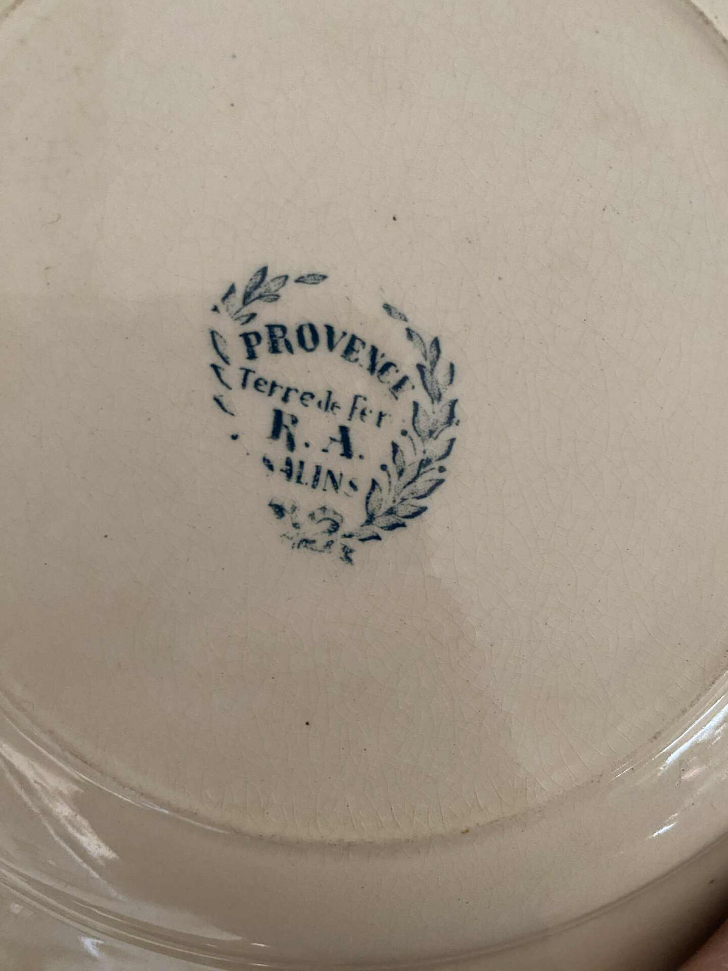 3 assiettes creuses en terre de fer Salins modèle Provence