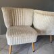 Paire de fauteuils cocktail en tissu beige