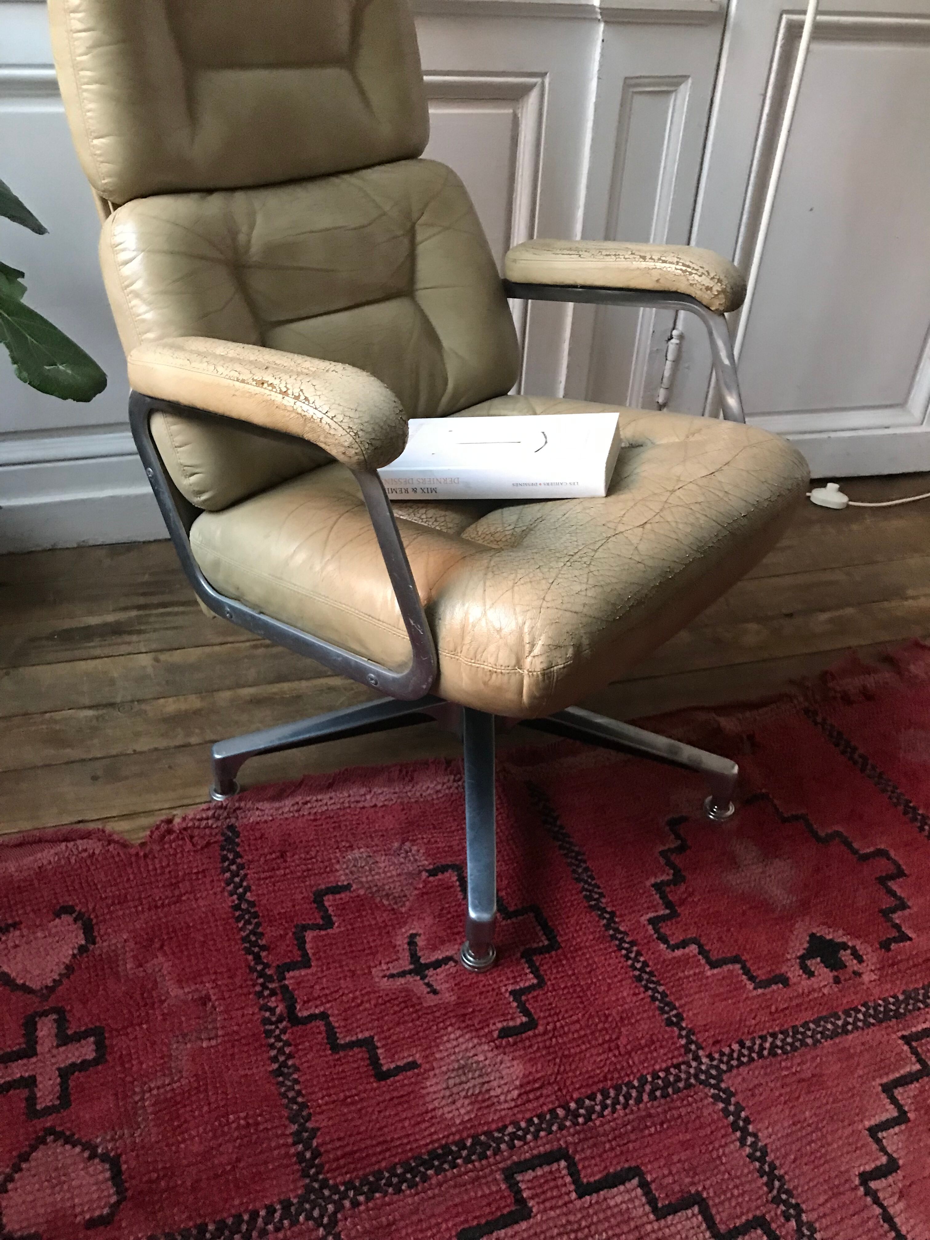 Leather armchair 70's