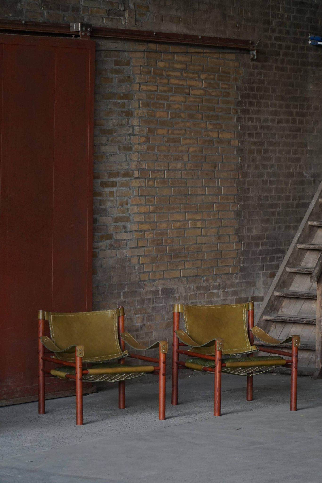 Arne Norell, Pair of "Sirocco" Safari armchairs in ash and green leather, 1960s.