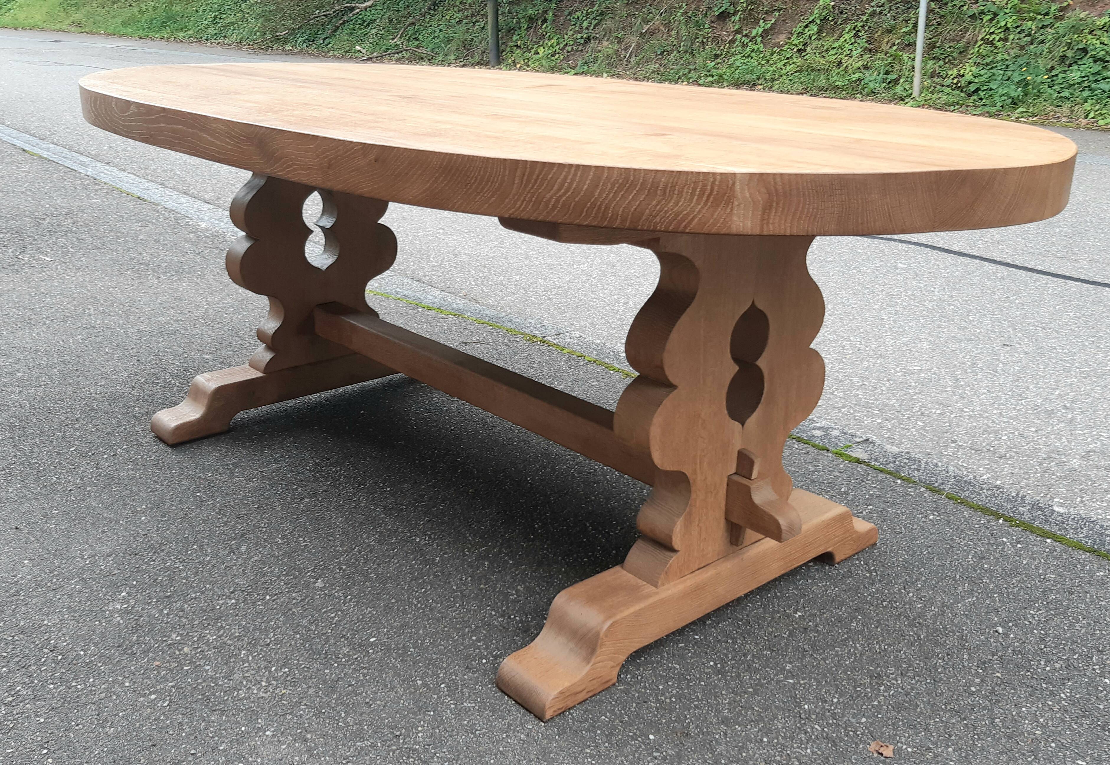 Oval farmhouse table