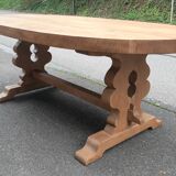 Oval farmhouse table