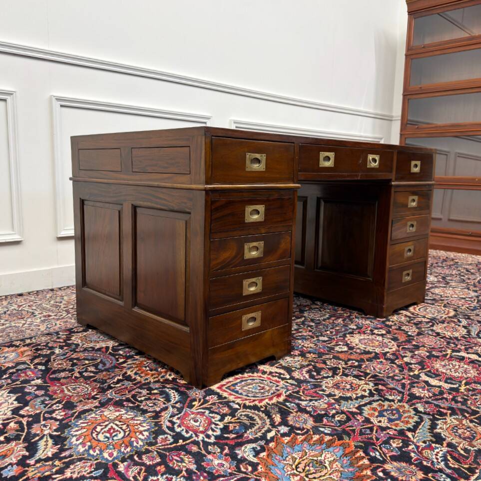 Bureau anglais classique avec cuir noir