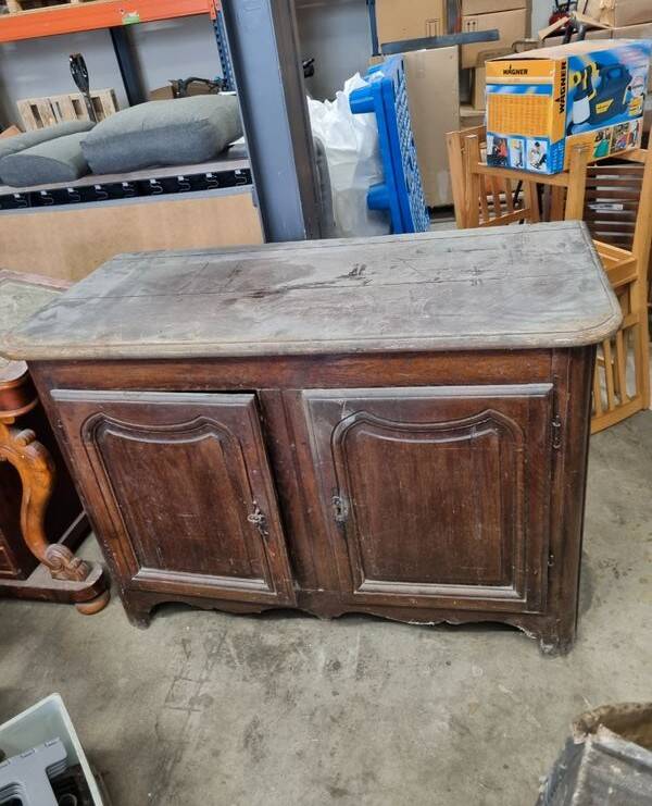 Antique chest of drawers