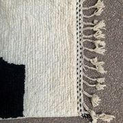 Moroccan rug in natural wool 250cm x 150cm