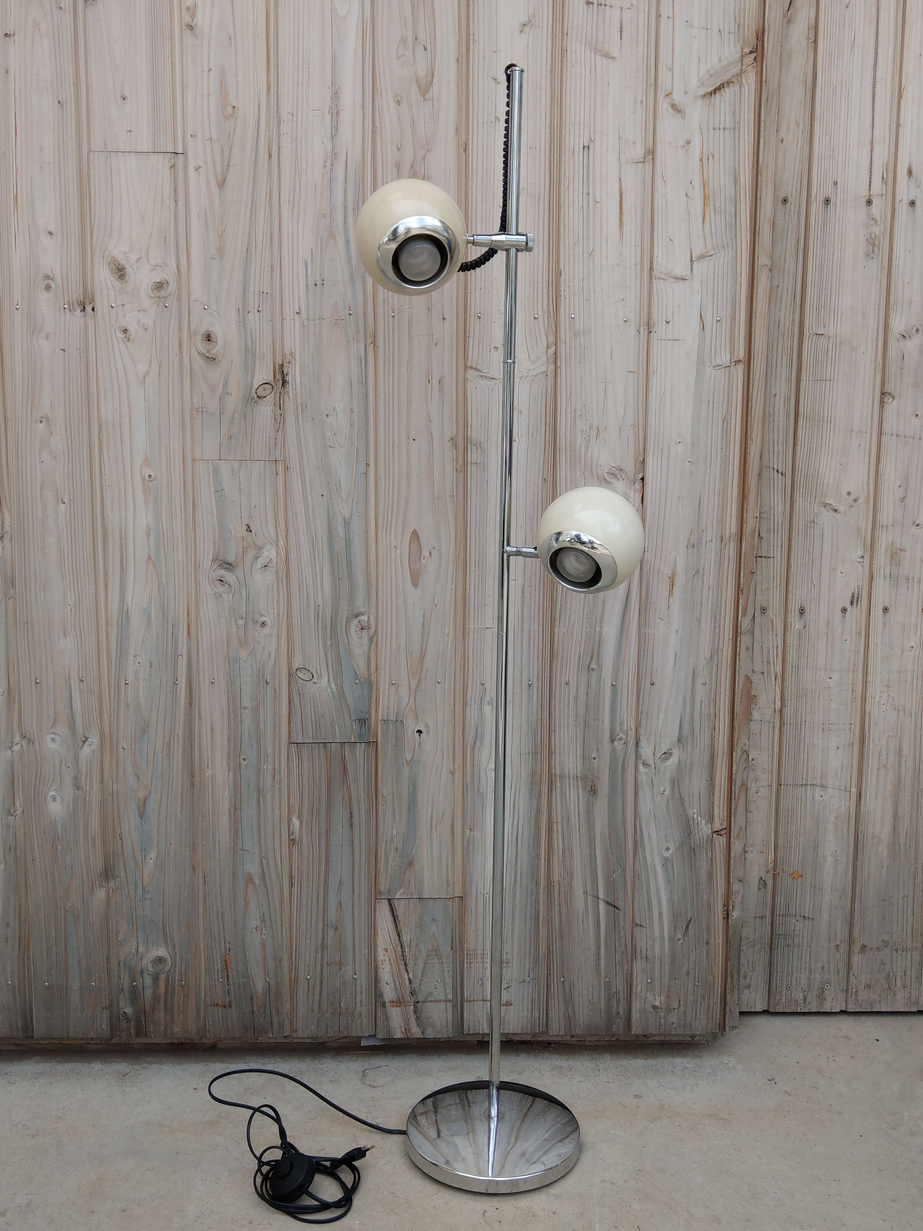 Floor lamp design eyeball