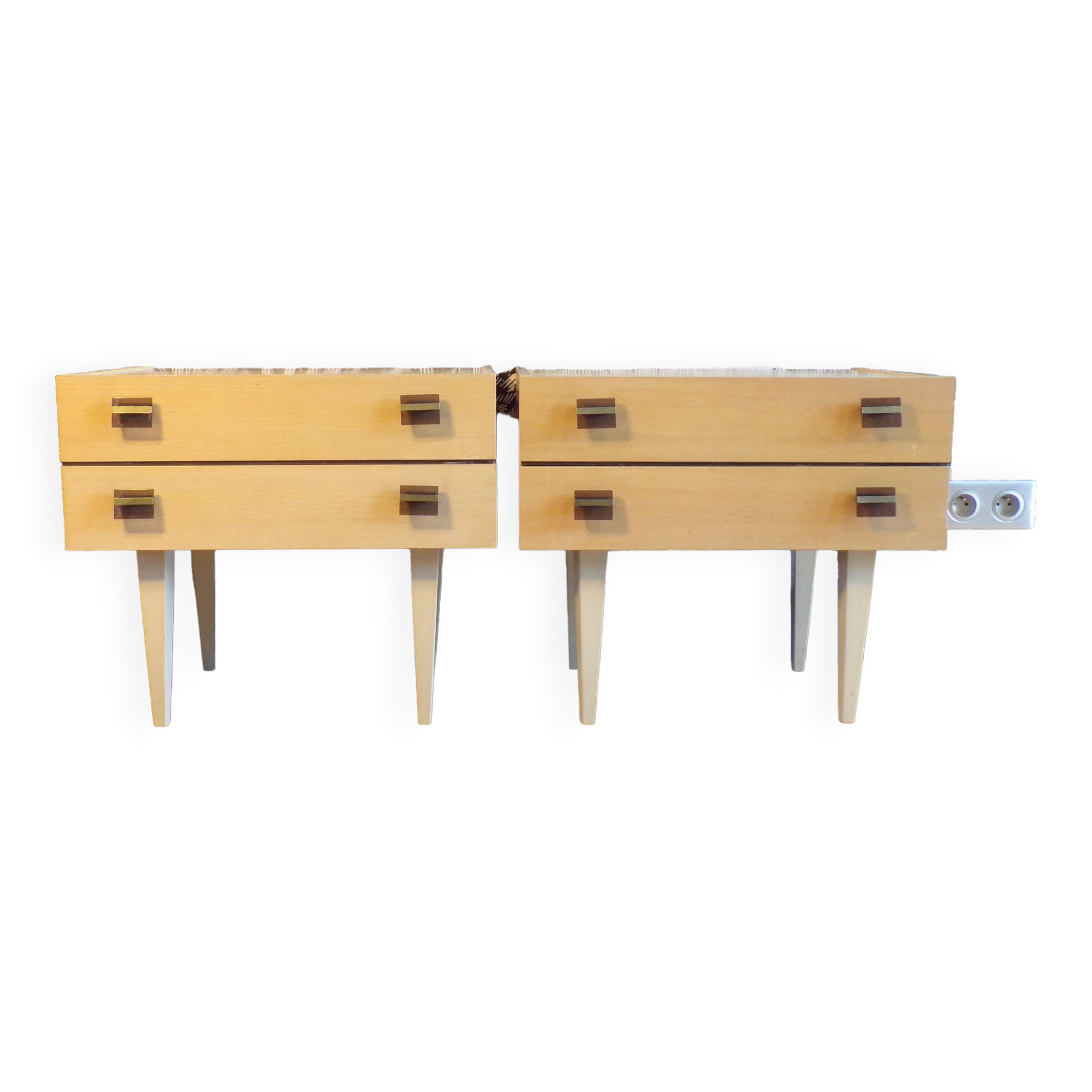 Paire de chevets vinatge en bois blanchi