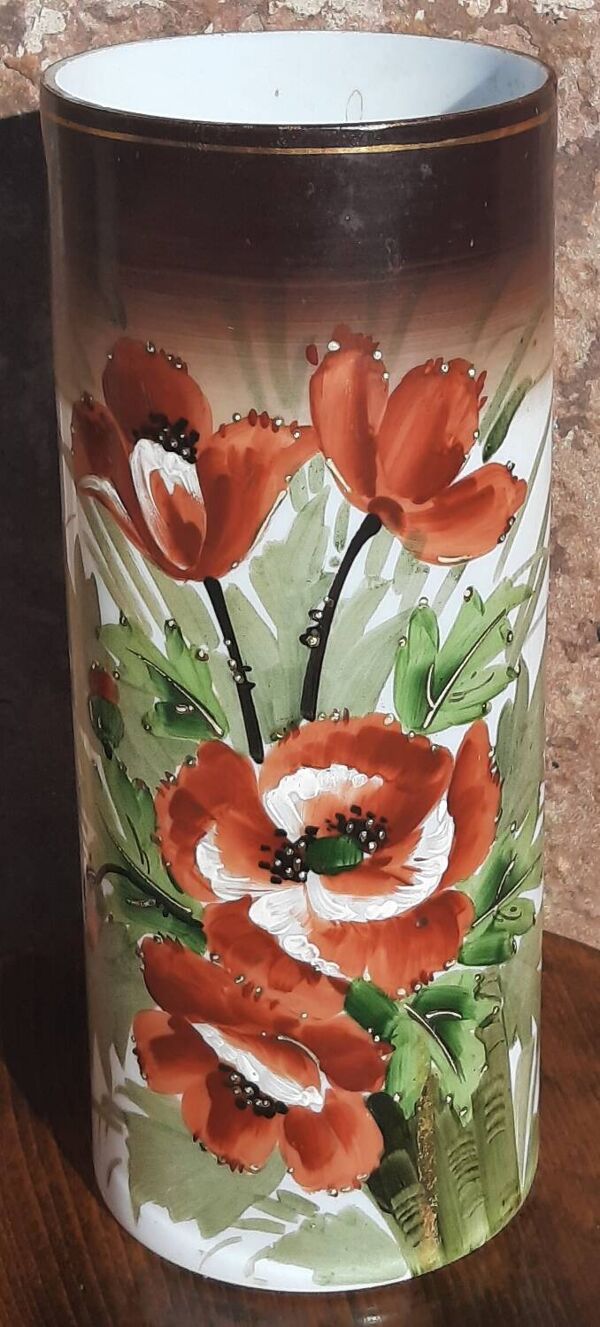 Vase rouleau Art Nouveau. (Opaline)