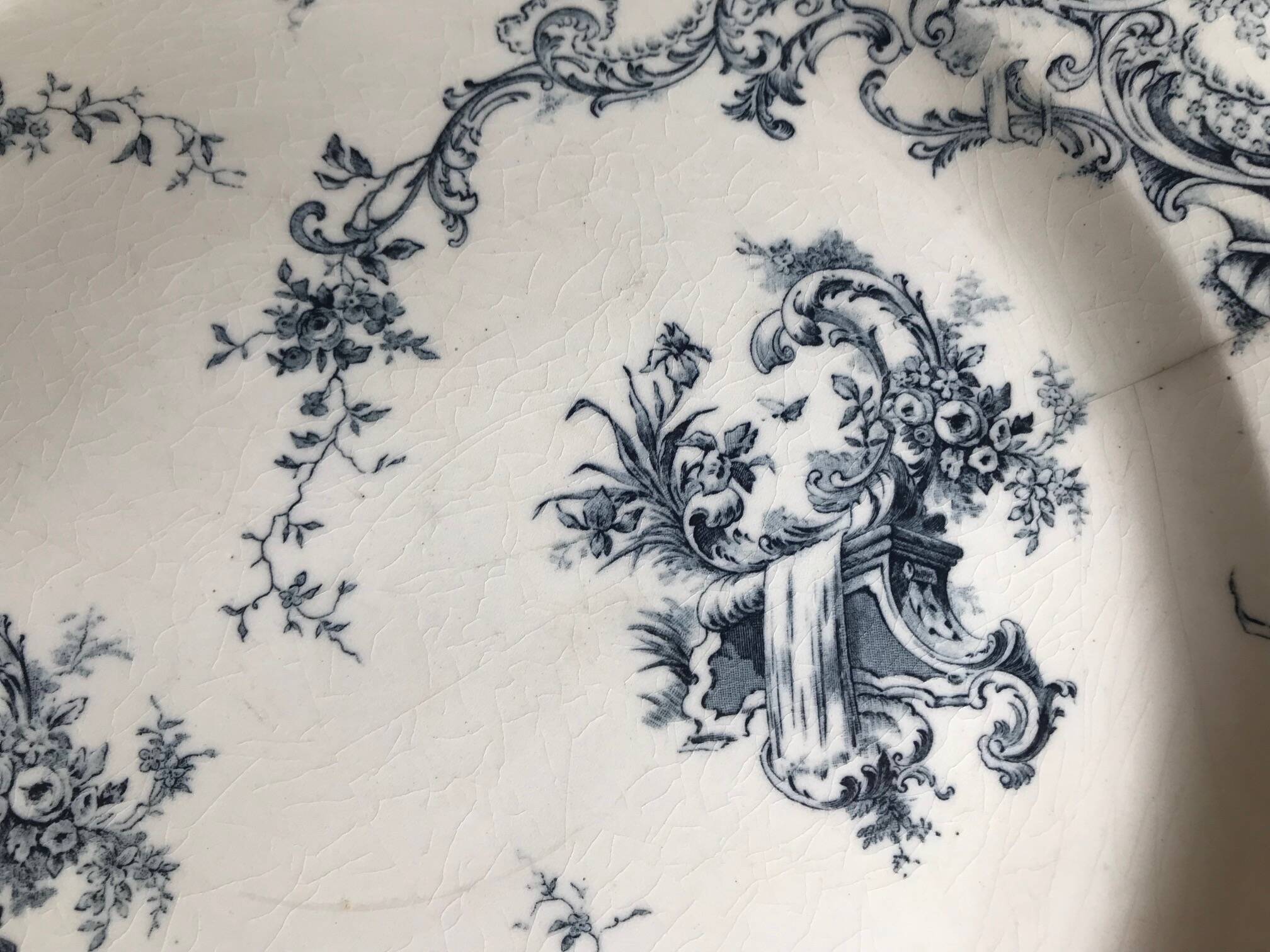 Large iron earth plate in Gien floral pattern