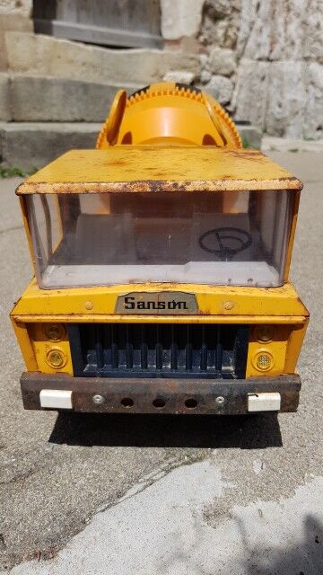 concrete spinning top truck