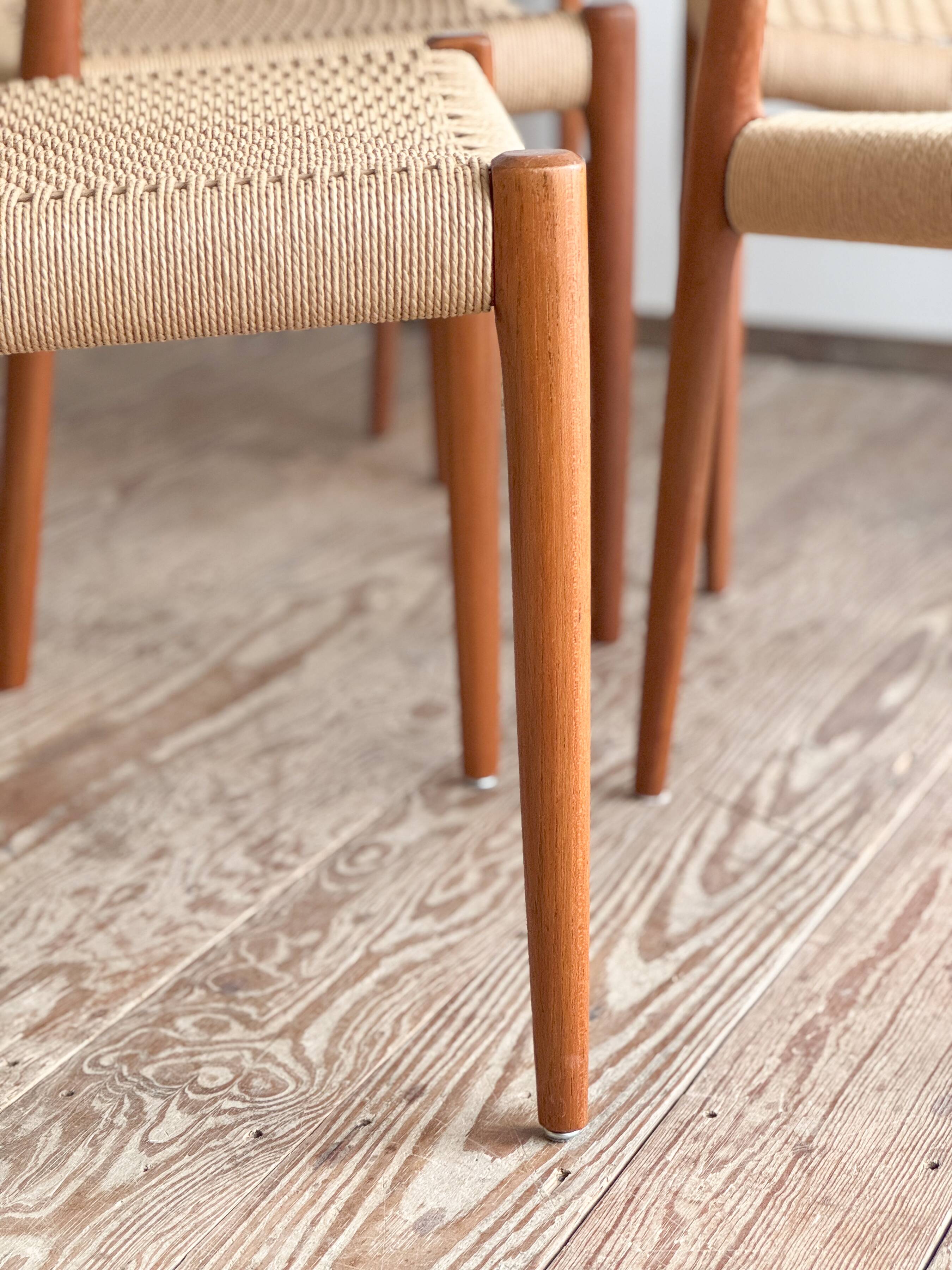 Chaises danoises en teck Mid-Century par Niels O. Møller # 77, set de 8