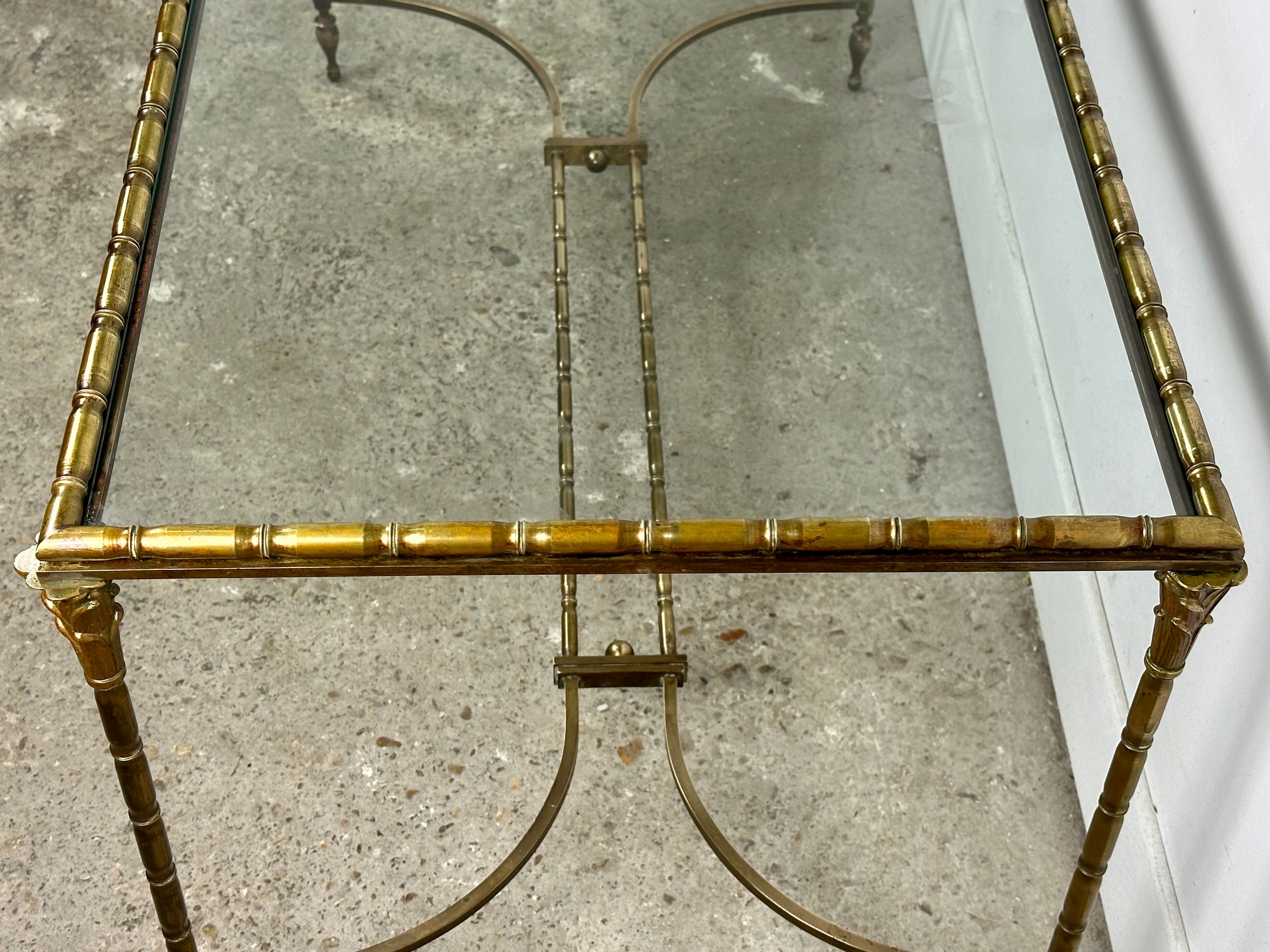 Table basse en bronze doré 1960