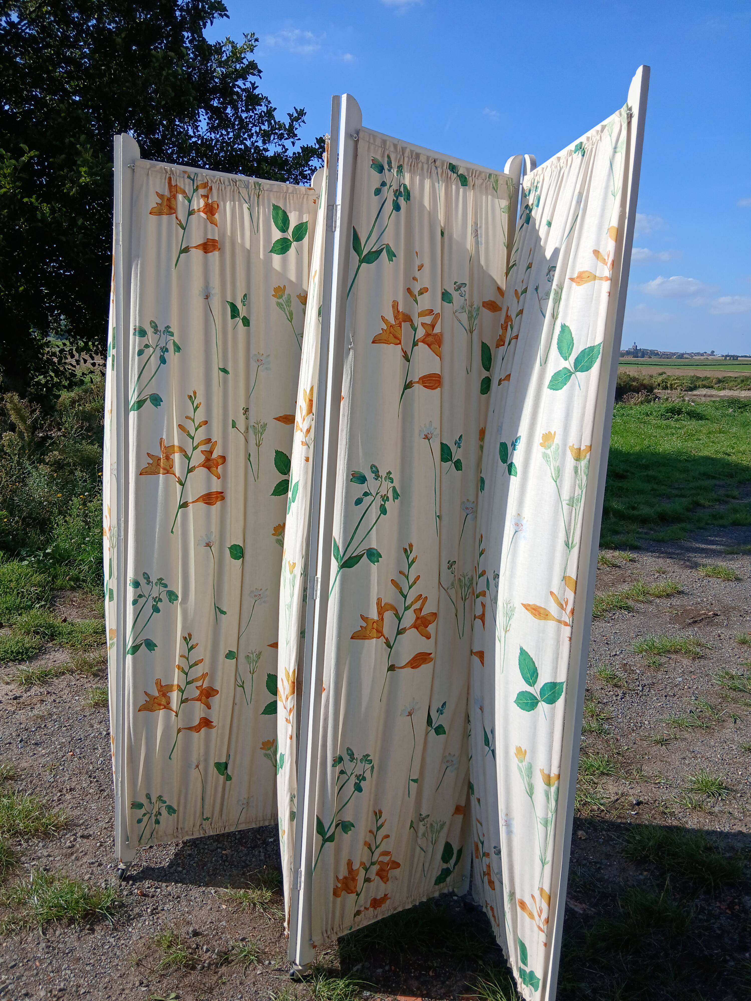 Antique screen