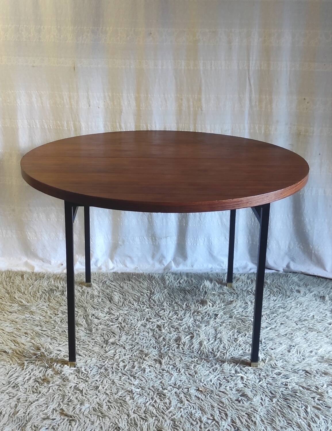 Round dining table 1960s