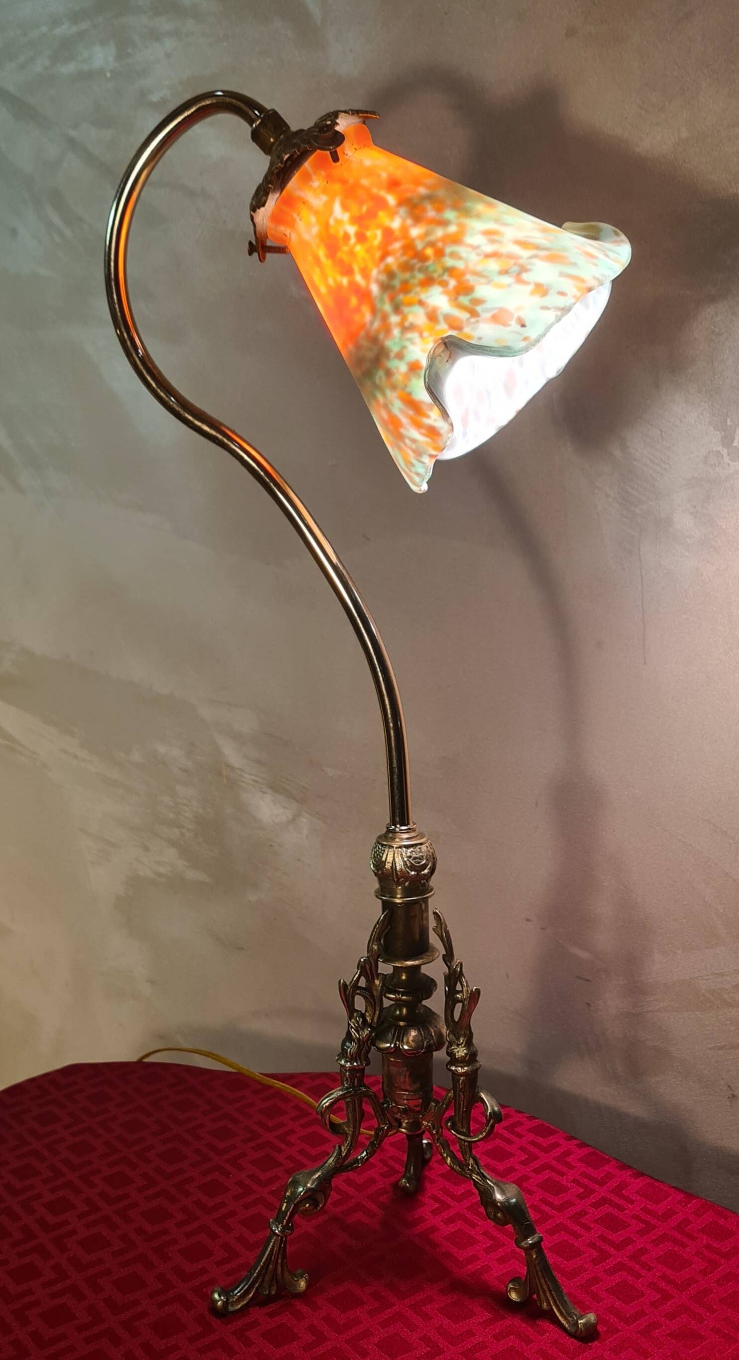 Bronze lamp, art nouveau brass 50x30 with tulip glass paste