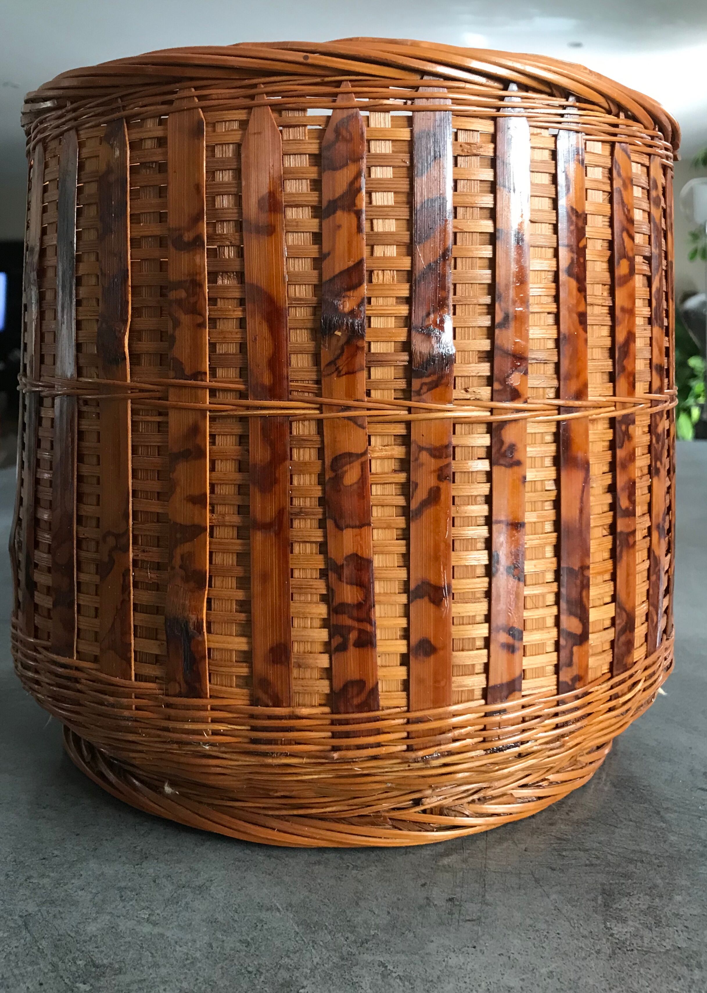 Cache-pot vintage en osier tressé