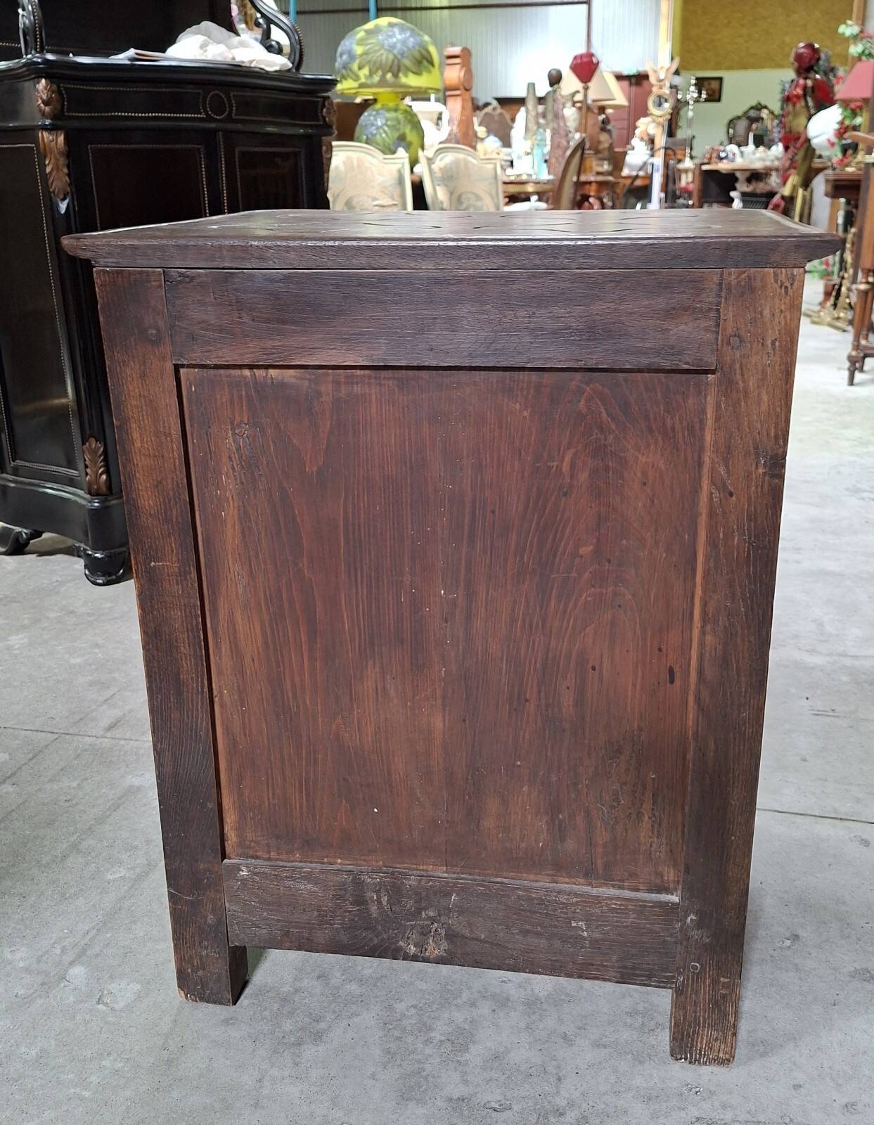 Louis XIV commode in oak – Sculpted decoration and bronze fittings – 18th century
