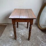 Small English pine table - early 20th century