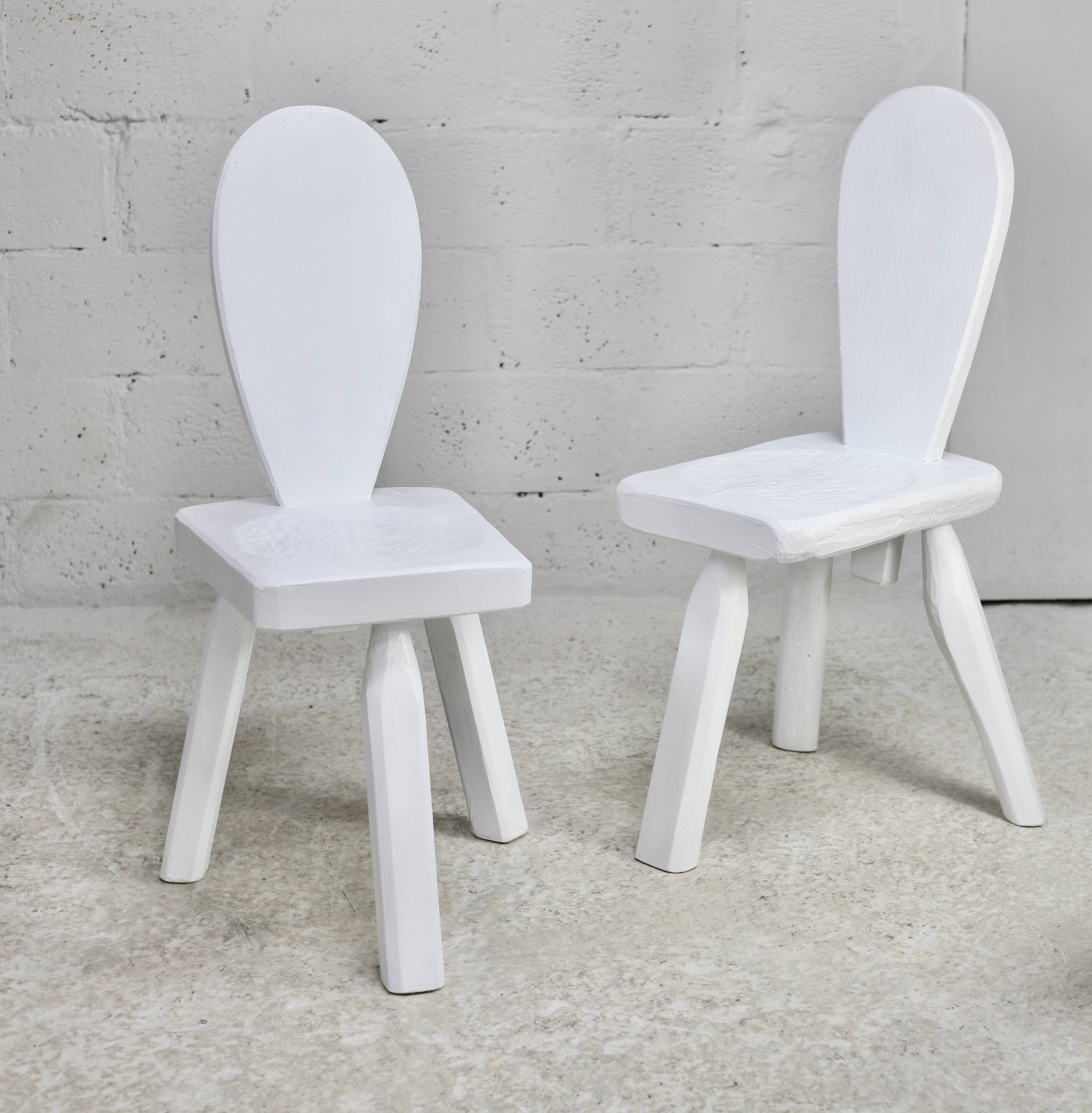 Pair of tripod chairs, gouged seats. Brutalist, circa 1960. Painted wood.