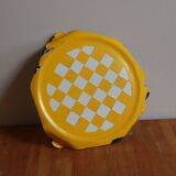 Enamelled metal underside