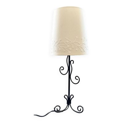 Lampe tripode abat-jour brodé