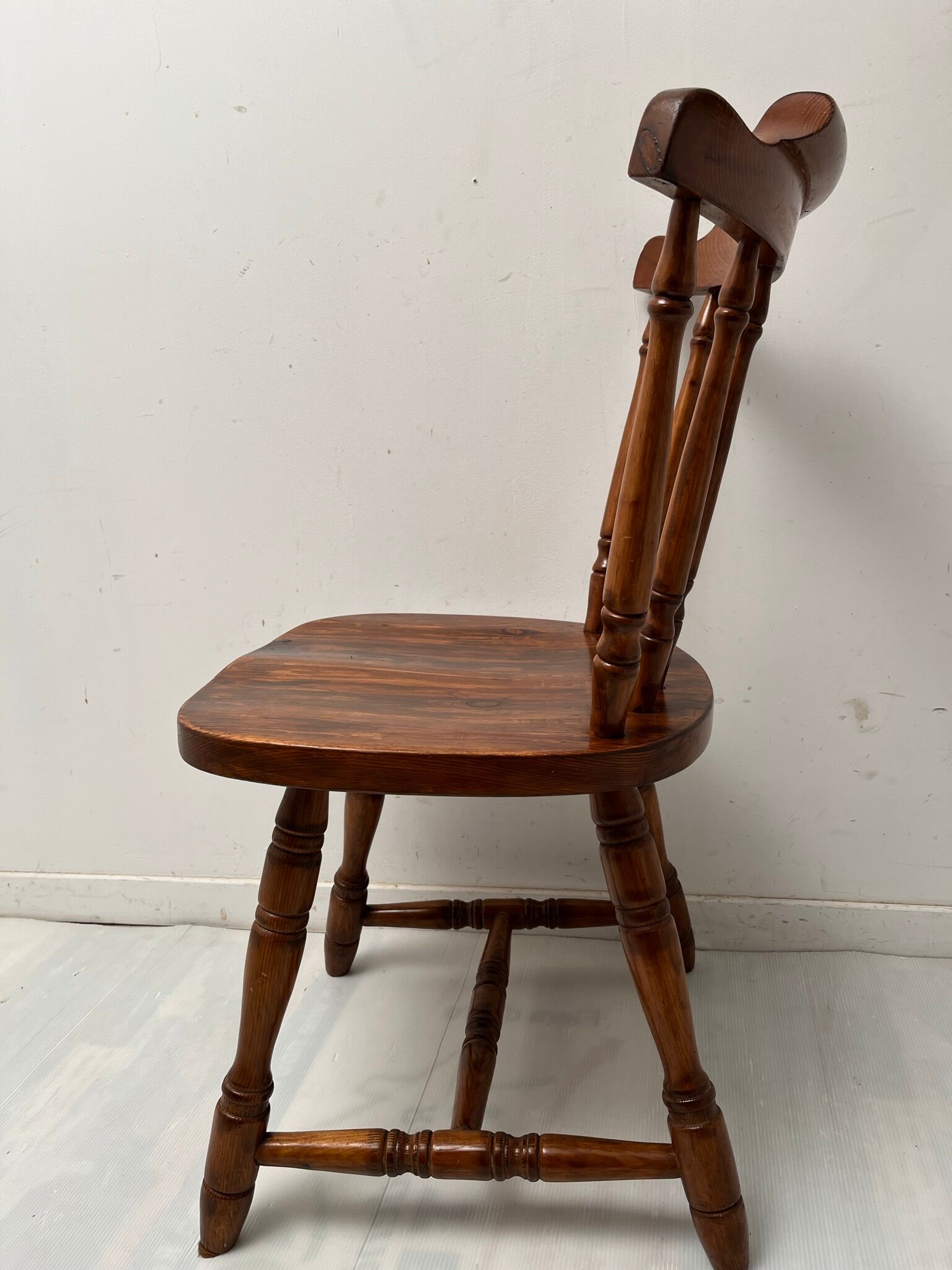 4 chaises western de saloon vintage 1970-1980