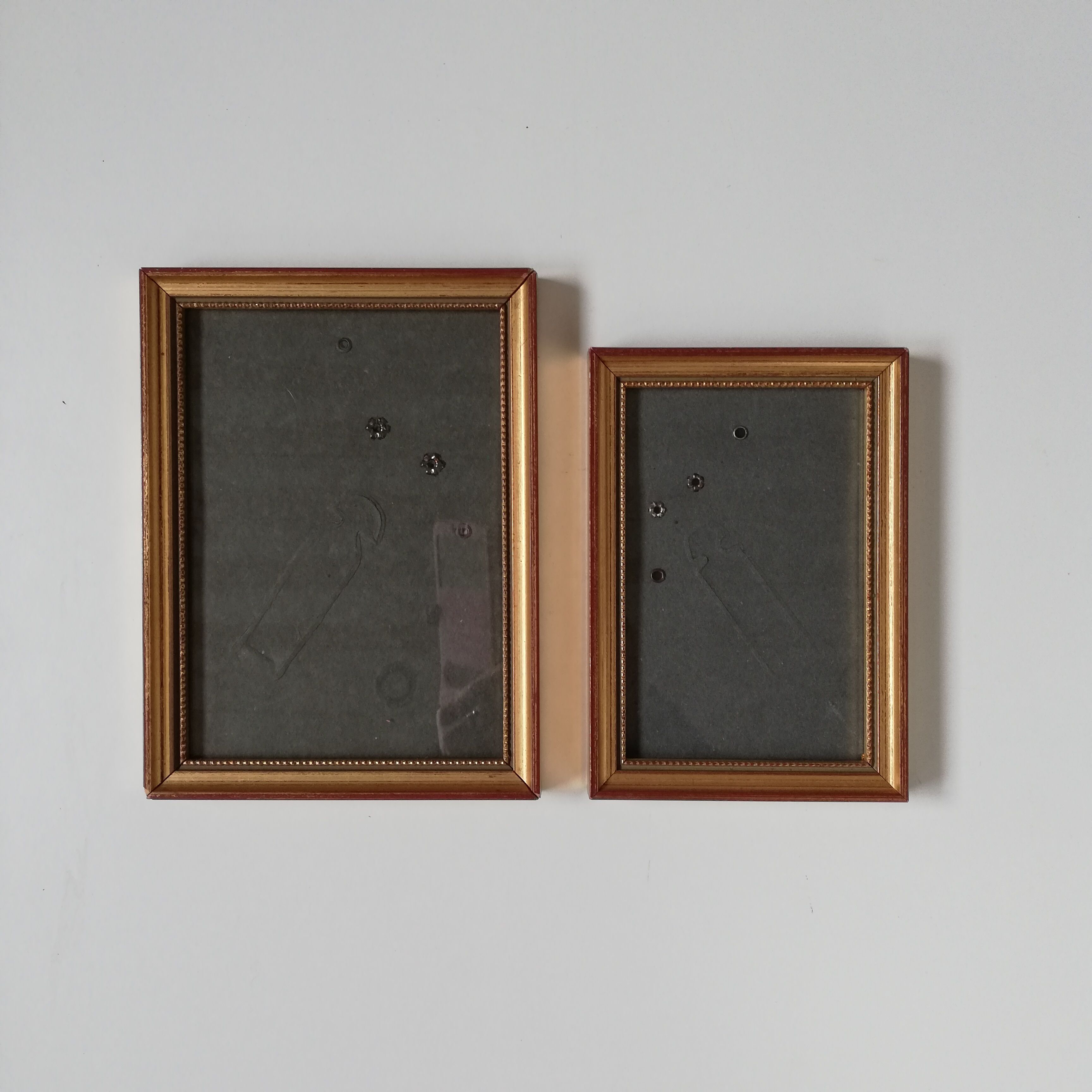 Pair of photo frames under glass, gilded wood
