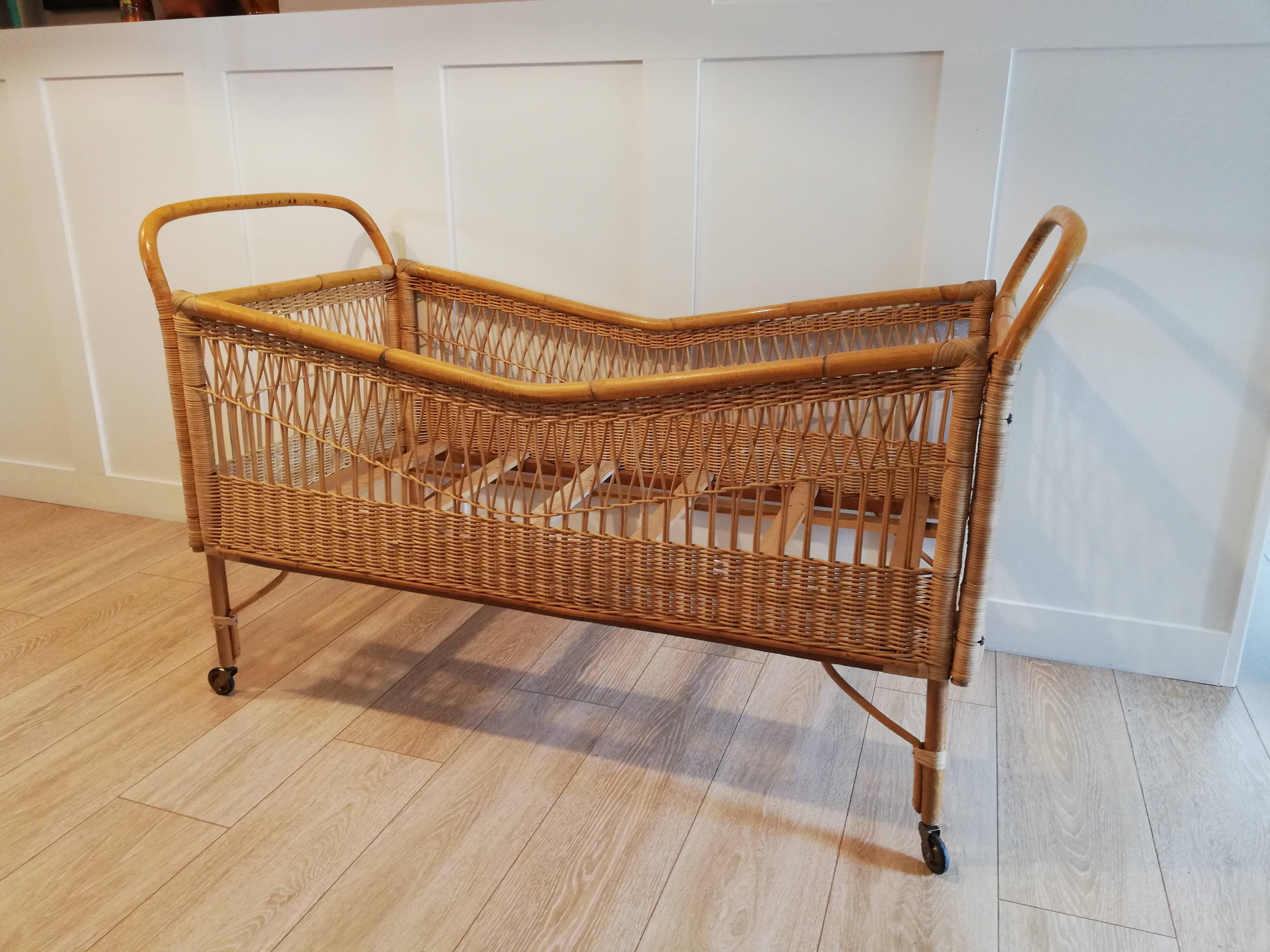 Vintage rattan baby bed