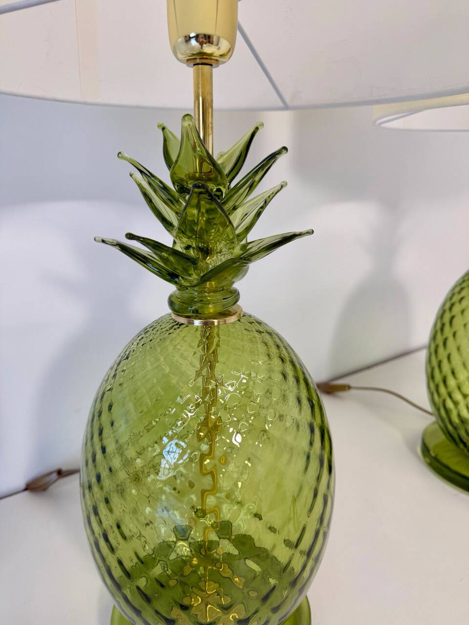 Paire de lampes en verre de Murano en forme d'ananas Art Déco italien avec abat-jours.